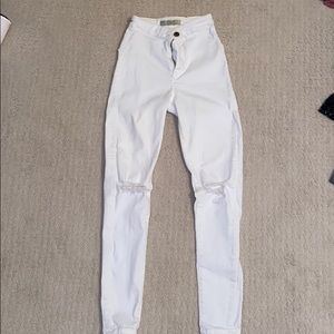 White skinny jeans